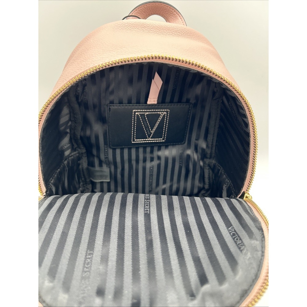 Victoria's Secret Pink Quilted V-Monogram Mini City Backpack Gold Chain Bag NWT - Picture 7 of 8